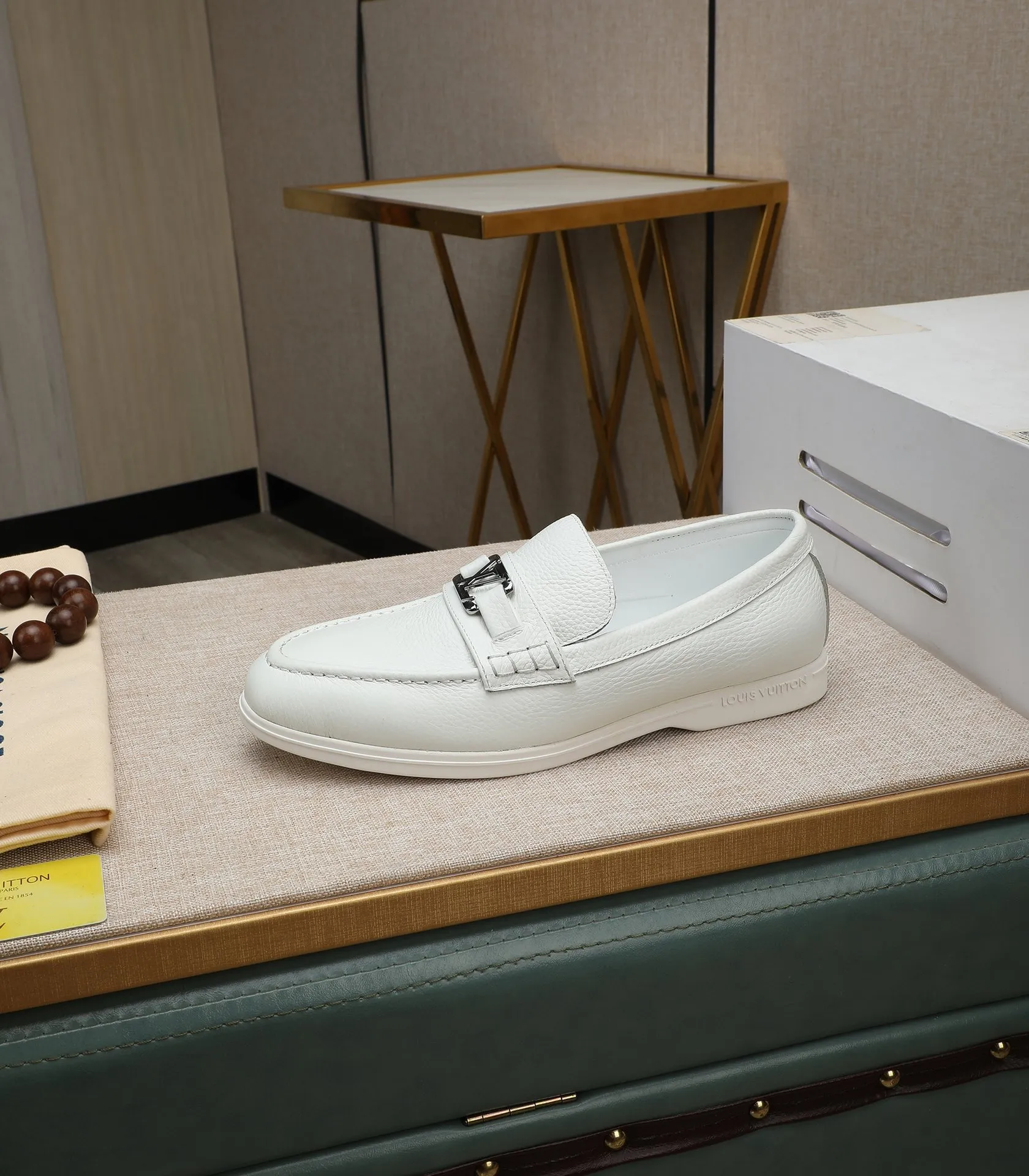 Men's shoes 💰560 📛📛【LOUIS VUITTON】Louis Vuitton 2024 official website synchronized new products 👟Milan fashion catwalk style 🇰🇾🇰🇾LV family logo, celebrity style, a must-have for fashionistas ⚠️First-layer calfskin ➕Genuine leather lining ➕Official website original version special outsole 👞Number 38-44